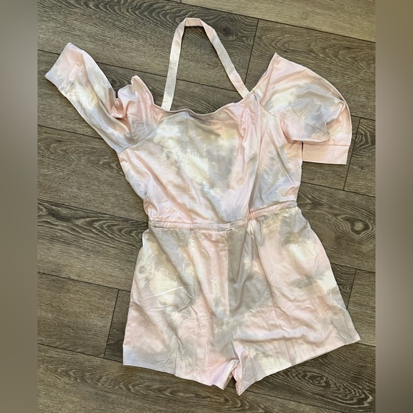Venus NWT Pink and White Tie-Dye Off-Shoulder Romper 1X - Picture 6 of 6